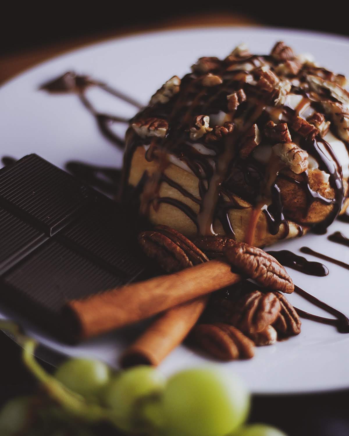 Nutella, Caramel and Caramelized Pecans Cinnamon Roll